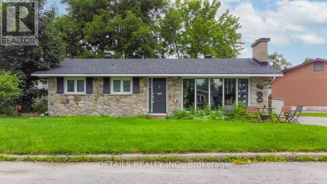 970 SHAMIR AVENUE, Ottawa, Ontario