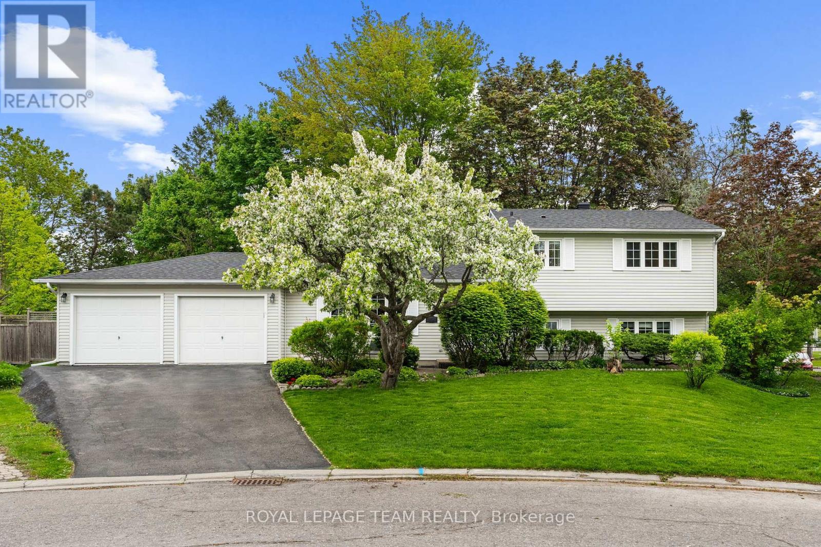22 JUNIPER COURT, Ottawa, Ontario