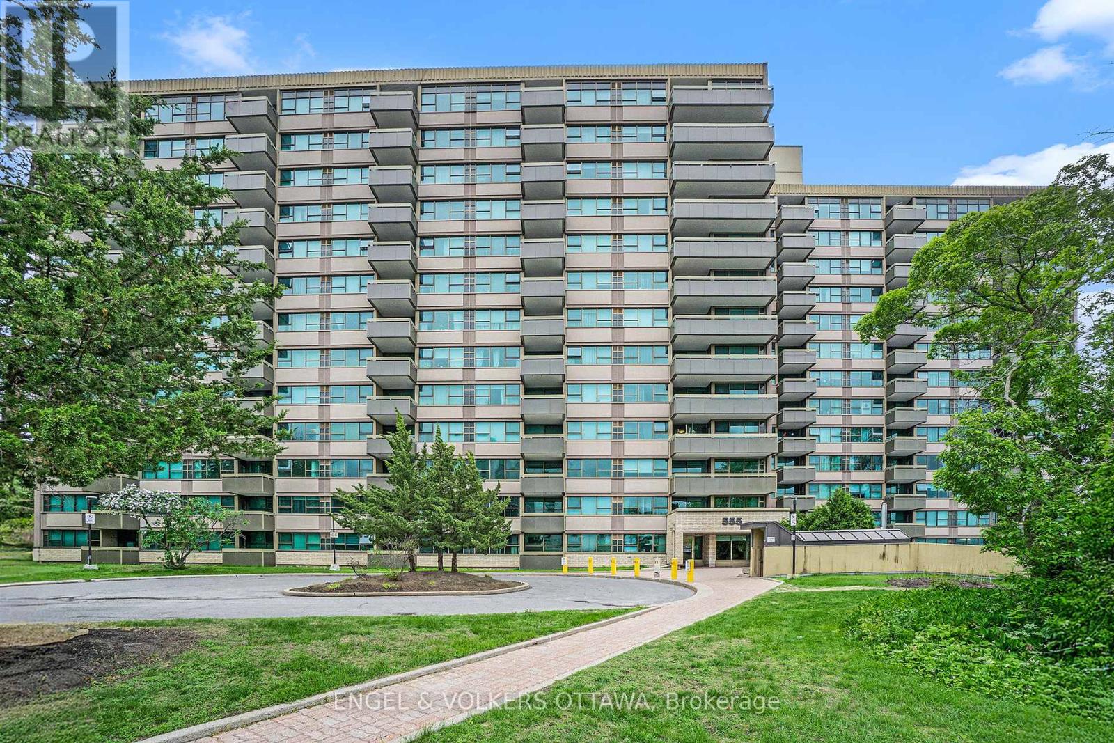 1112 - 555 BRITTANY DRIVE, Ottawa, Ontario