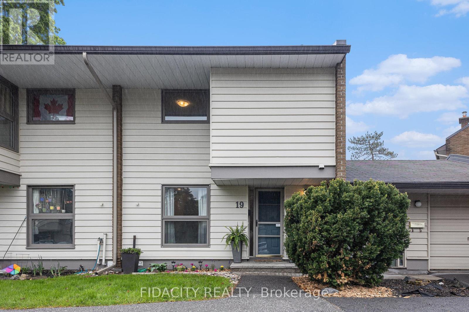 19 CARMICHAEL COURT, Ottawa, Ontario