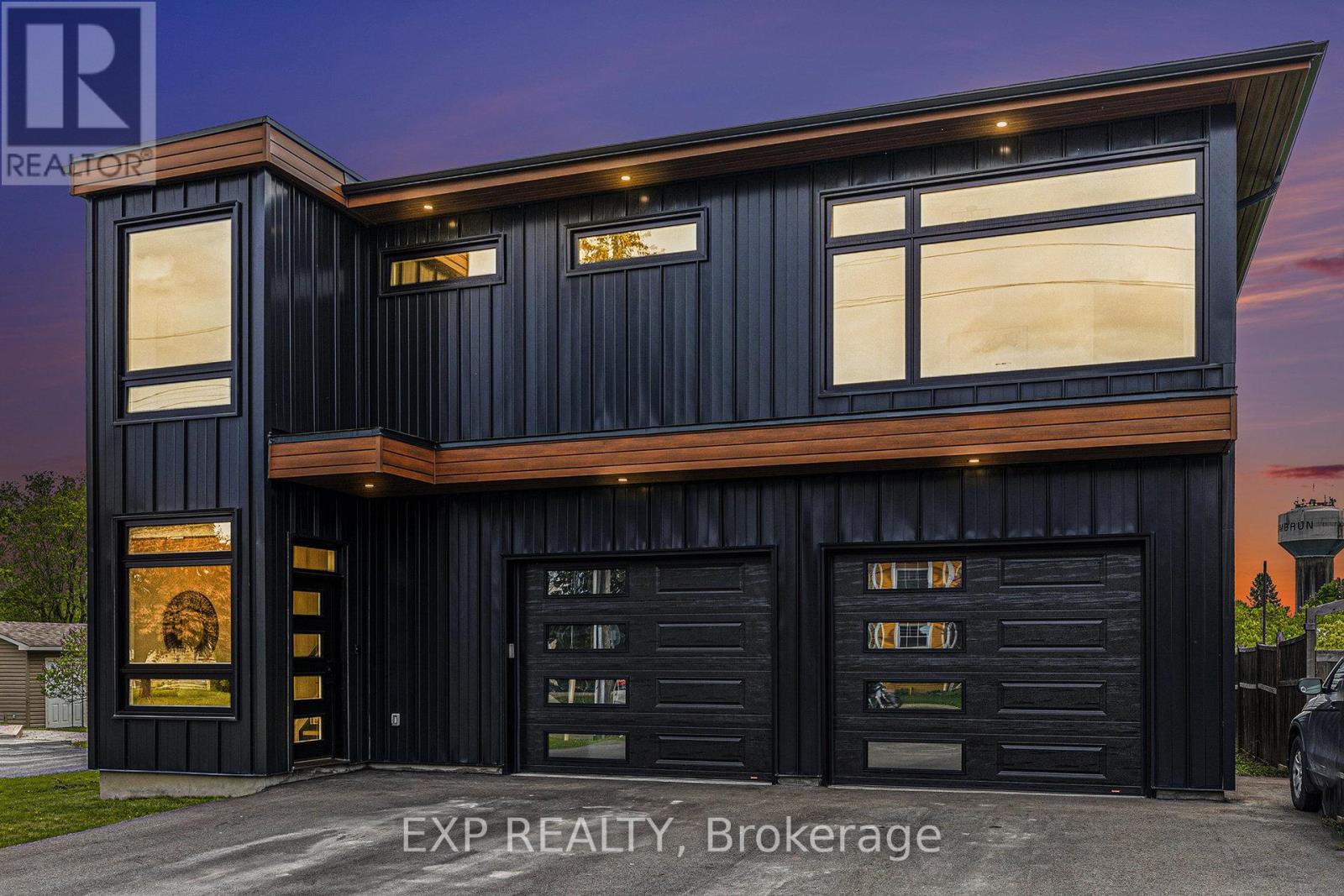 1056 NOTRE DAME STREET, Russell, Ontario