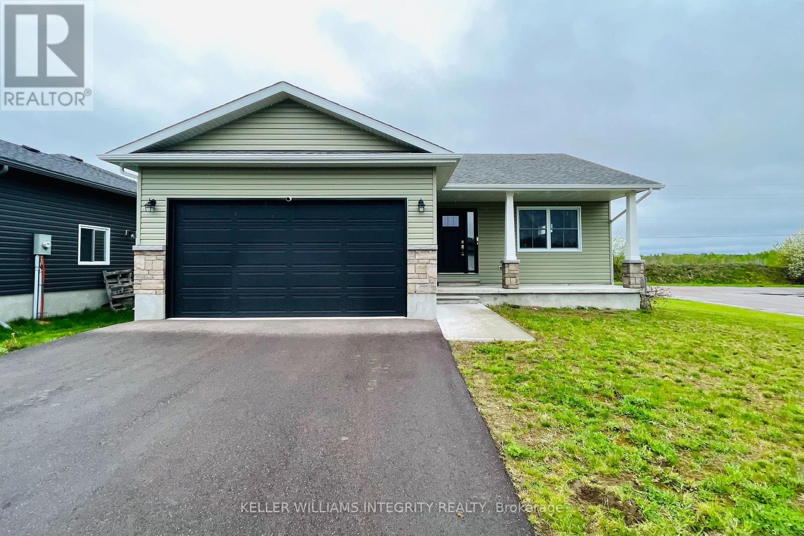 20 TERRANCE DRIVE, Petawawa, Ontario