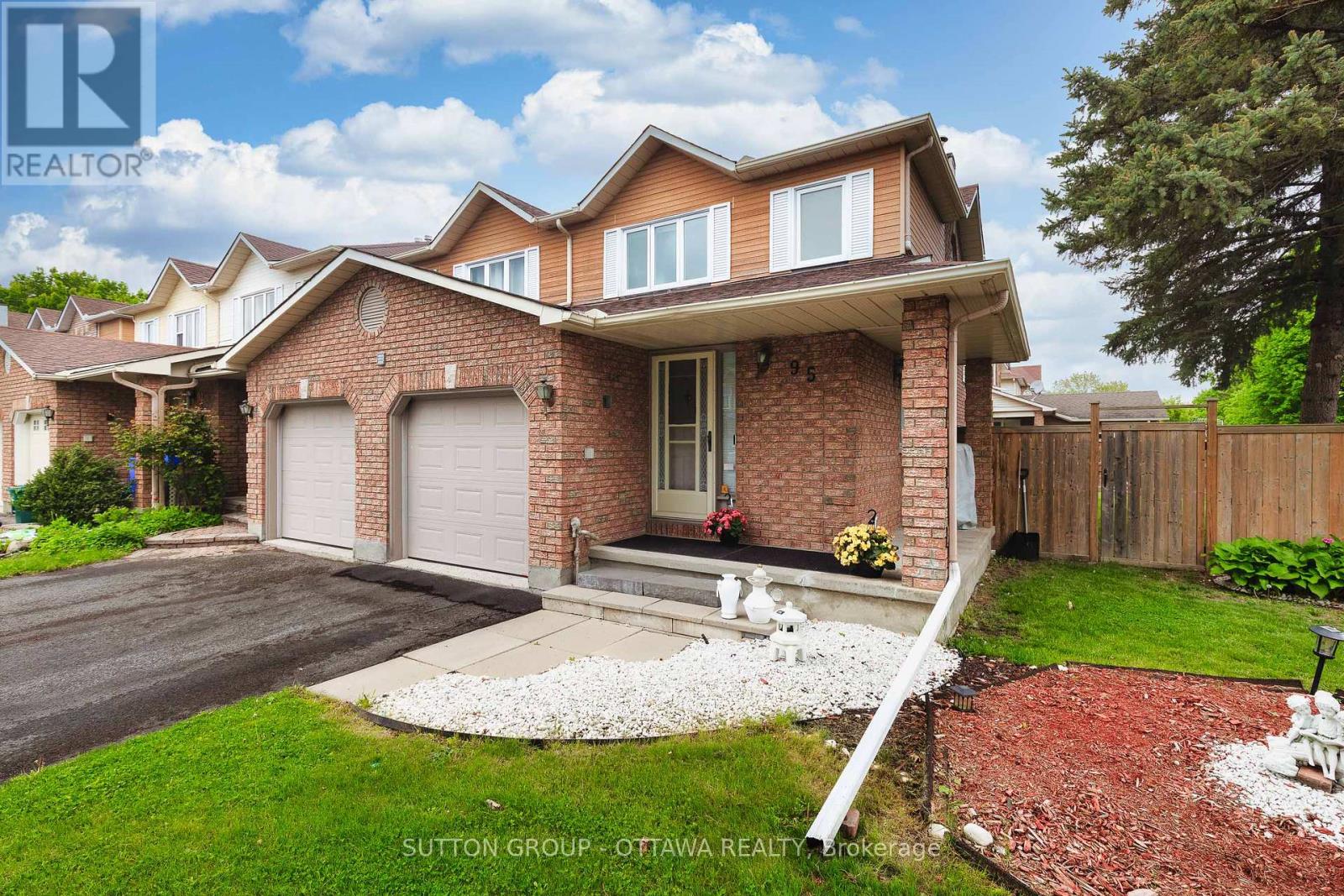 95 WINNEGREEN COURT, Ottawa, Ontario