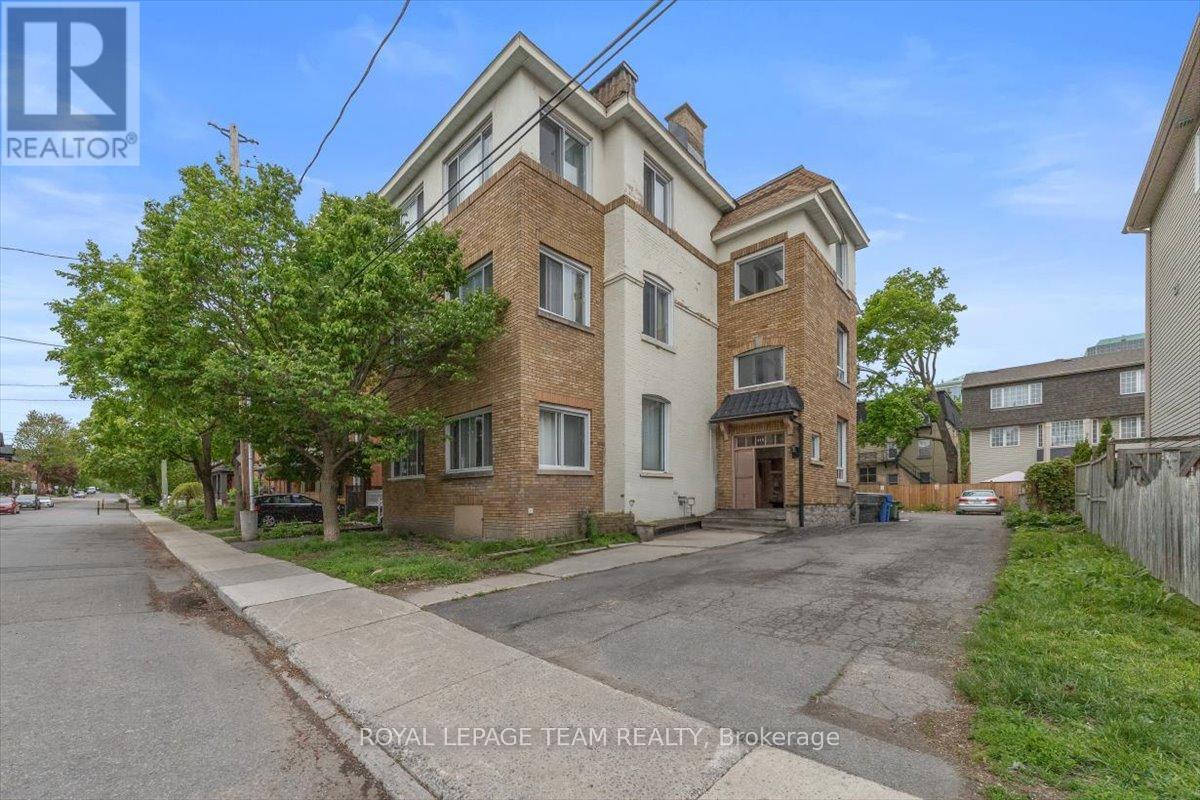 479 COOPER STREET, Ottawa, Ontario