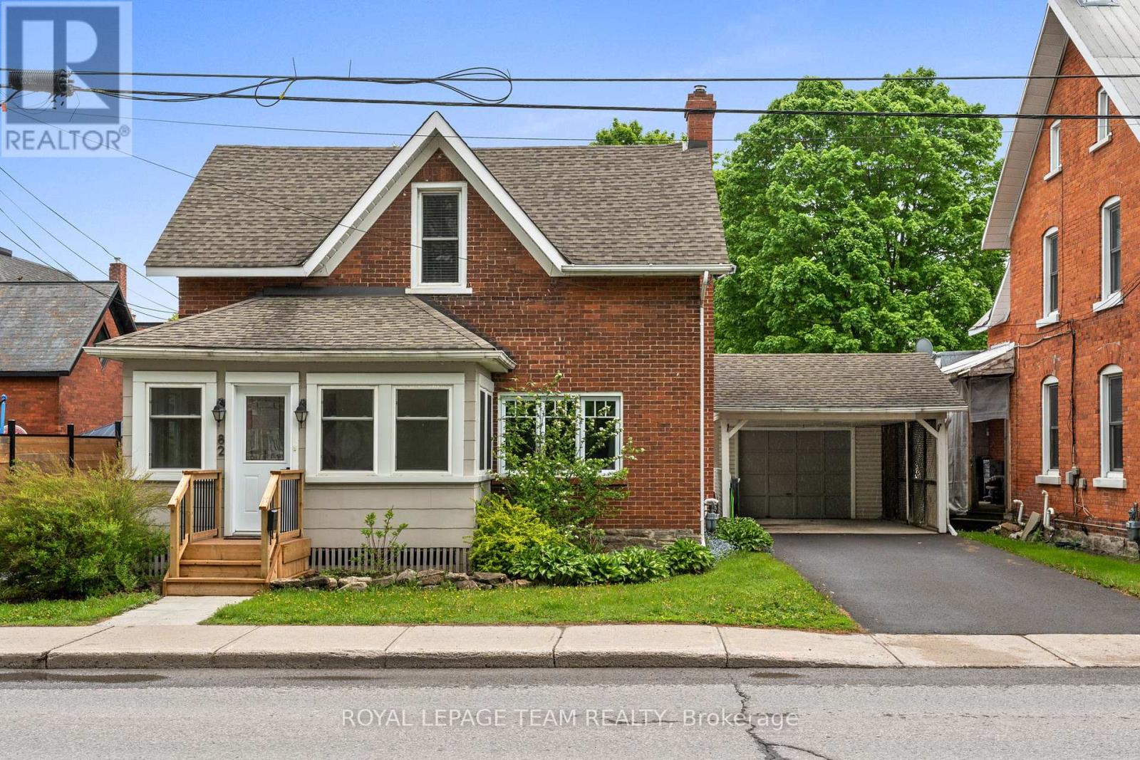 82 LAKE AVENUE E, Carleton Place, Ontario