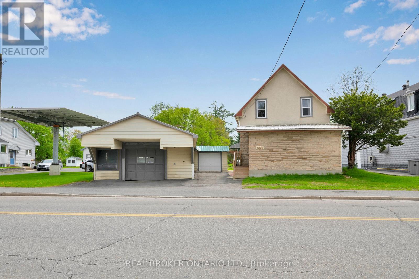 1229 COLONIAL ROAD, Ottawa, Ontario
