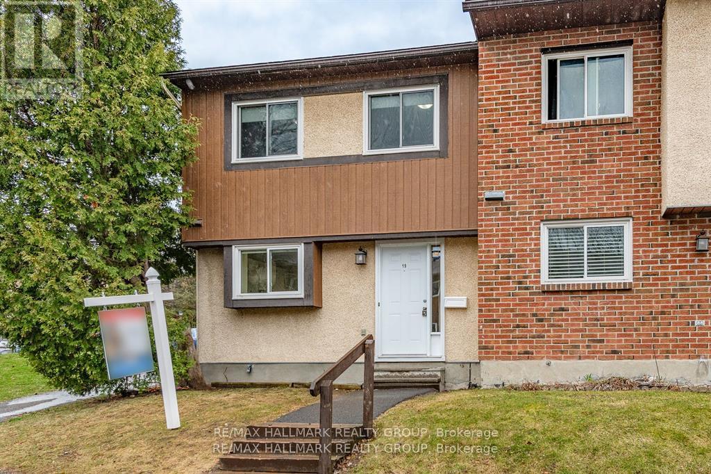 19 BERING COURT, Ottawa, Ontario
