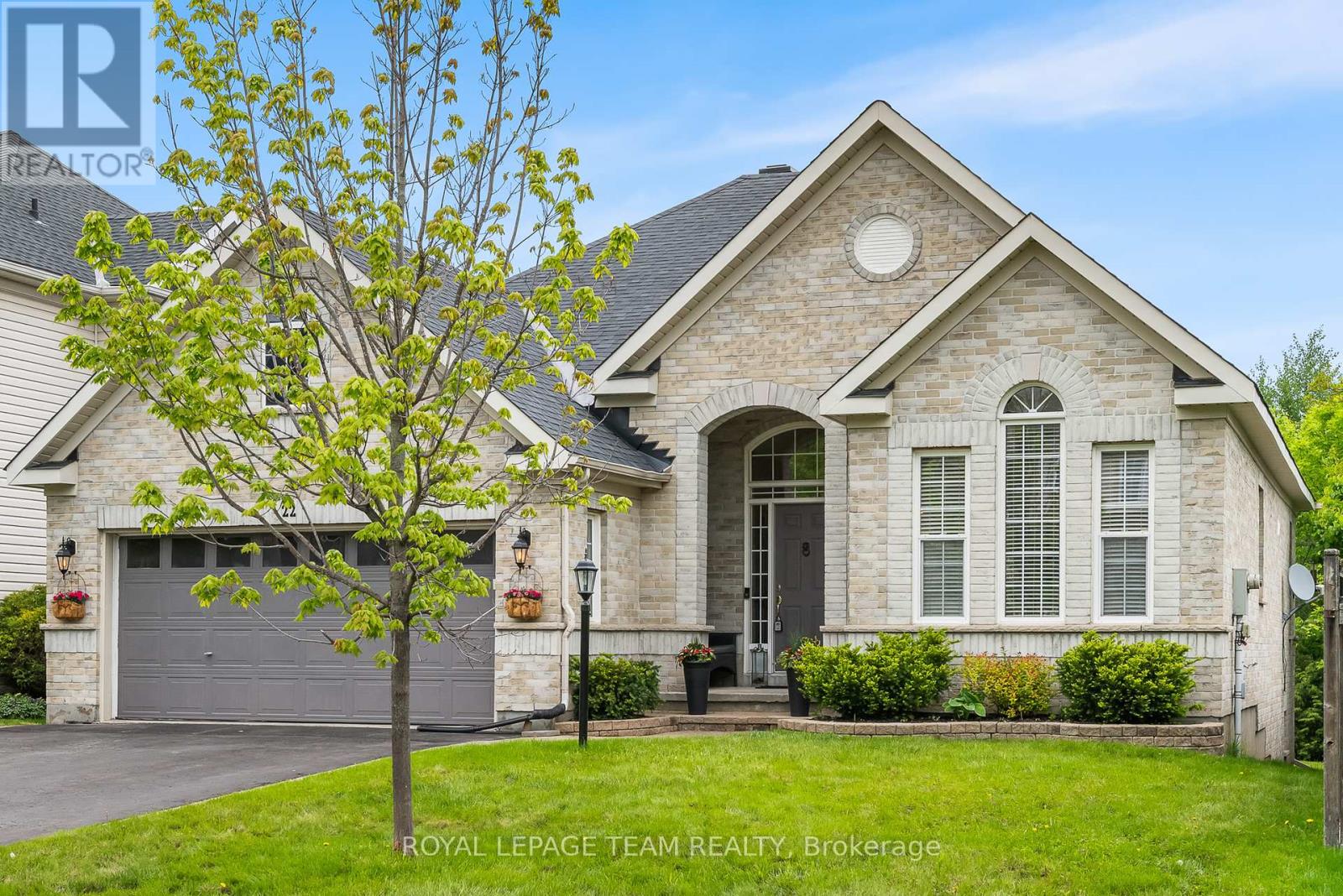 22 LEATHERWOOD CRESCENT, Ottawa, Ontario