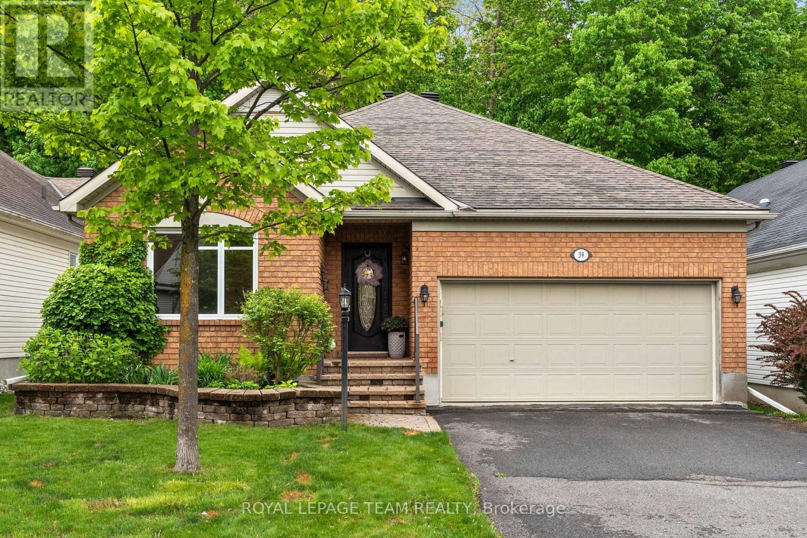 39 FIELDCREST AVENUE, Ottawa, Ontario