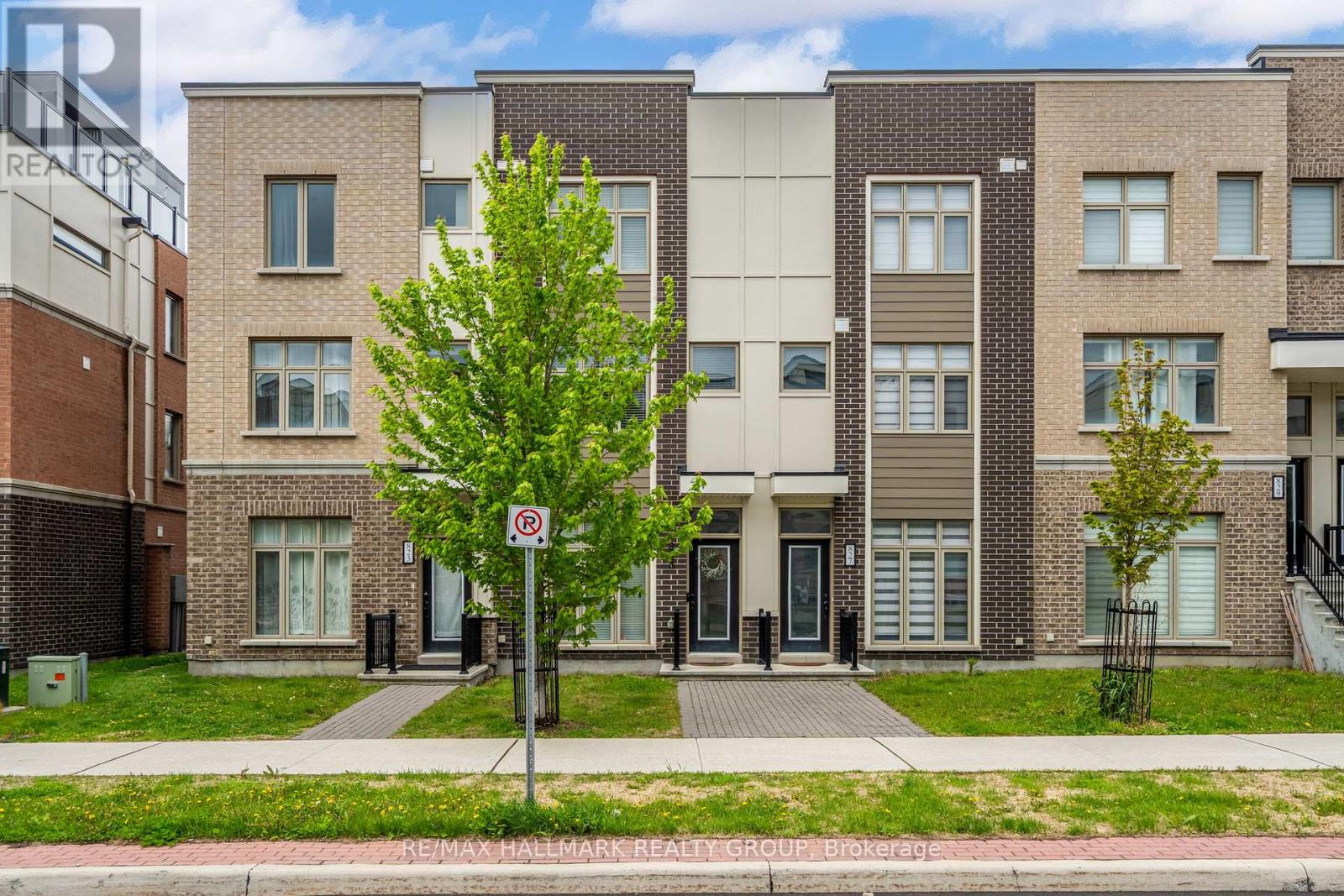825 MIKINAK ROAD, Ottawa, Ontario