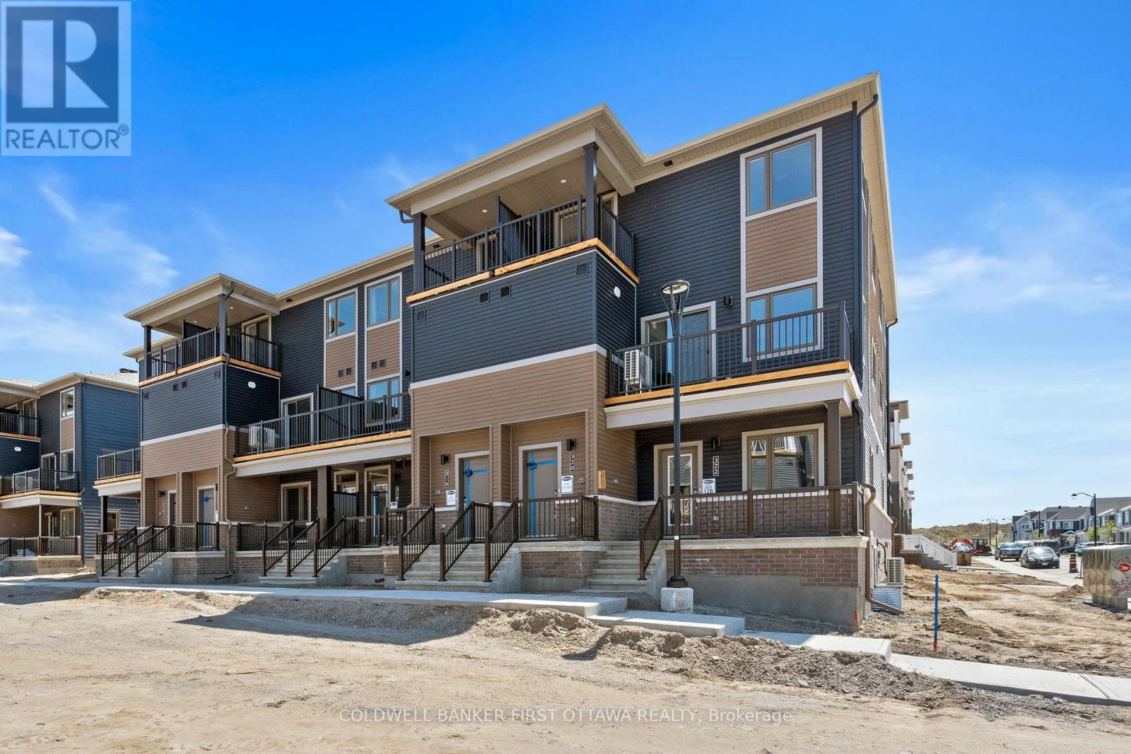 320 LILLIAN FREIMAN PRIVATE, Ottawa, Ontario