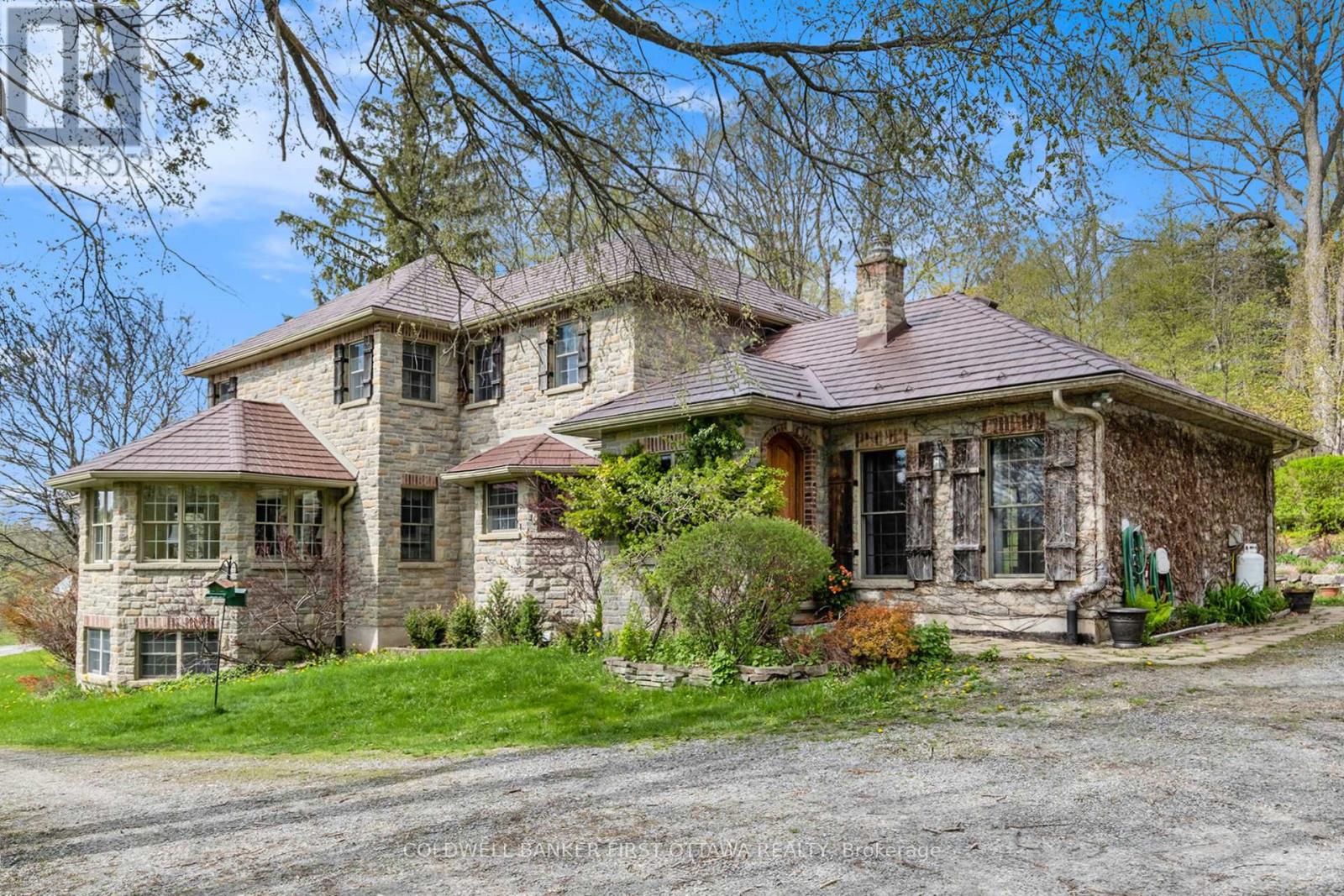43 FRYE ROAD, South Frontenac, Ontario