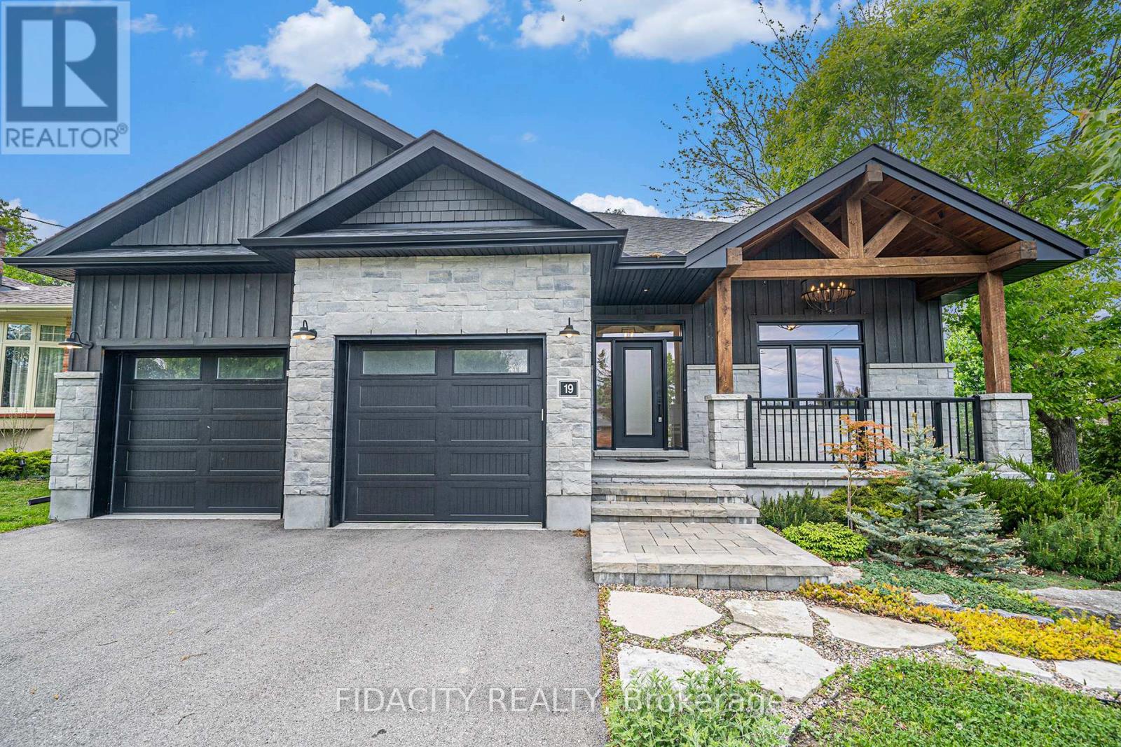 19 BRIGADE AVENUE, Ottawa, Ontario