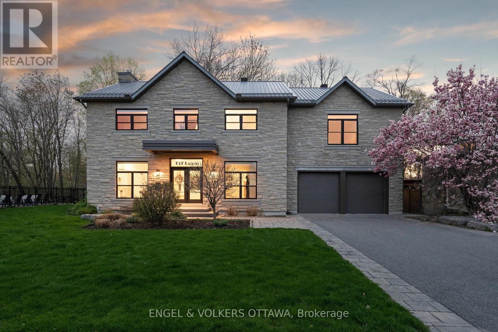 15 CAMWOOD CRESCENT, Ottawa, Ontario