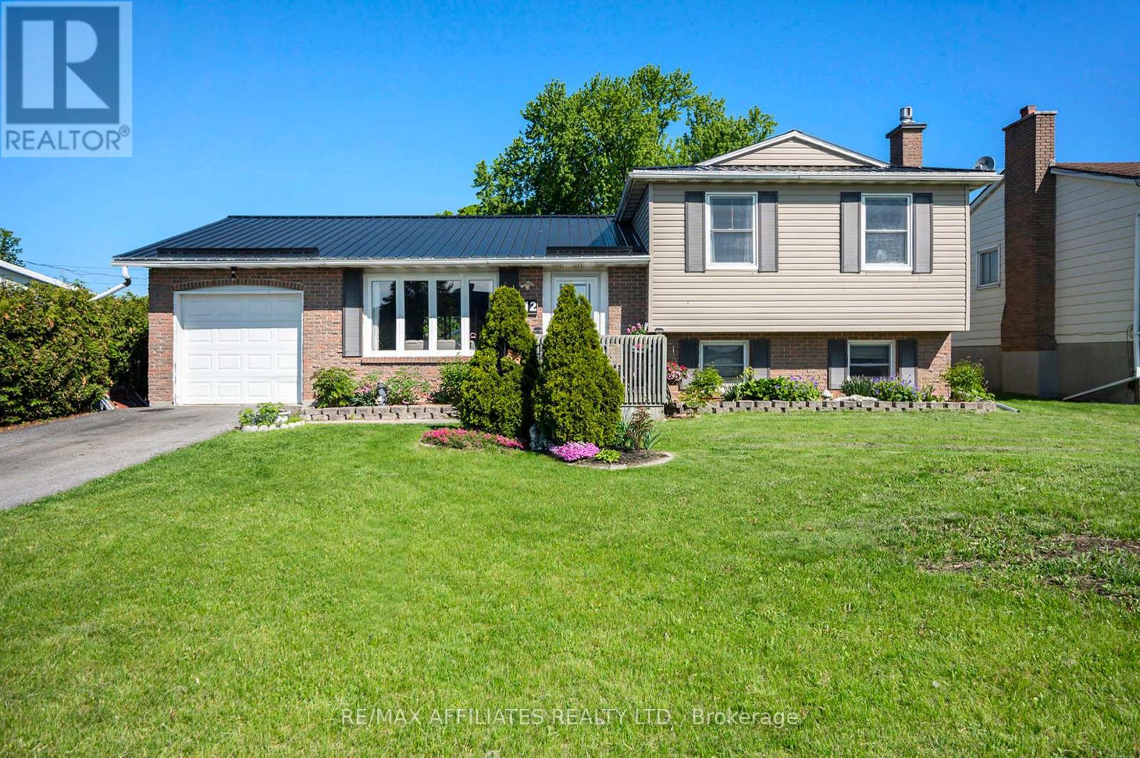 12 ROSS STREET E, Smiths Falls, Ontario