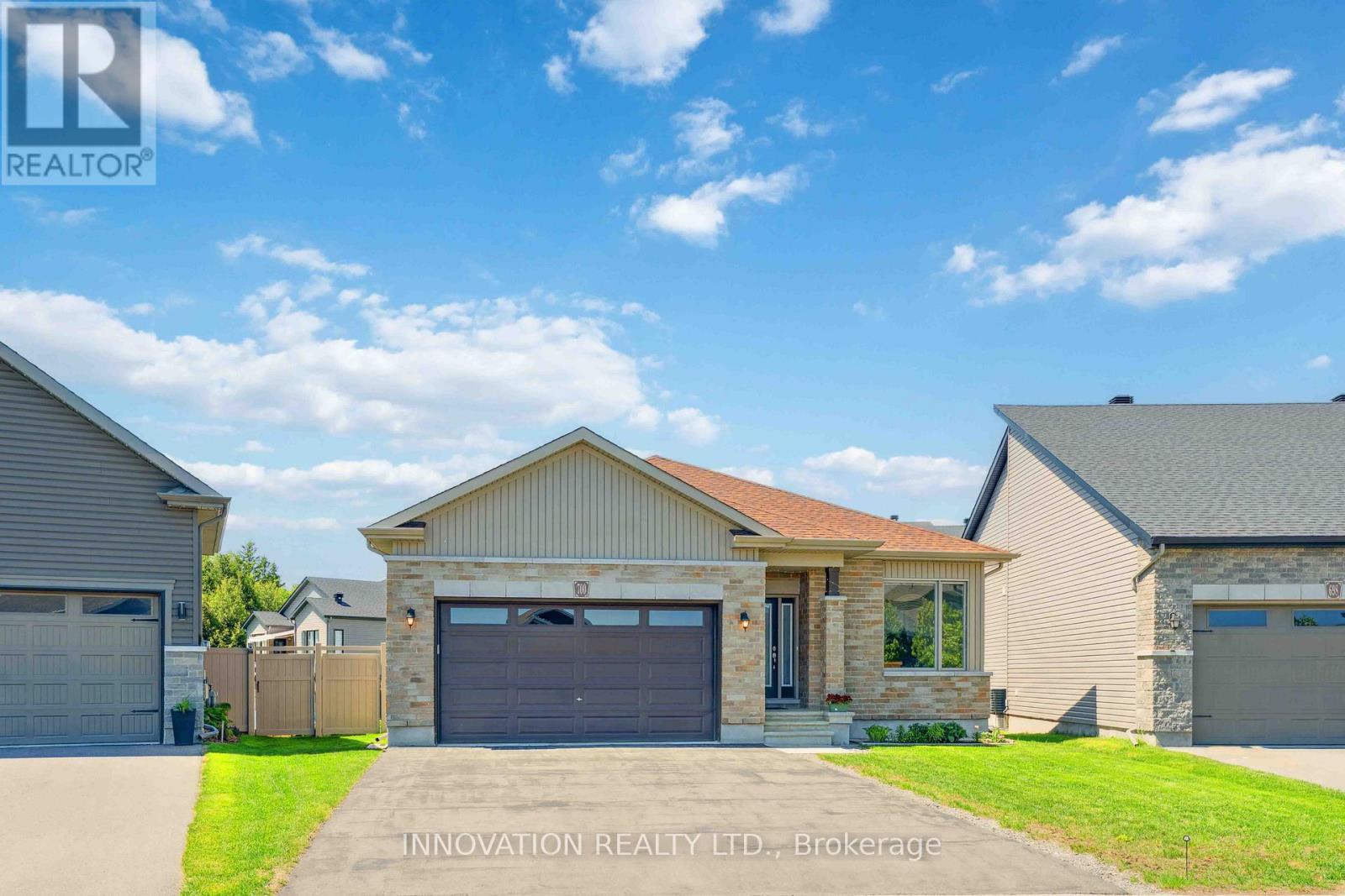 700 PARADE DRIVE, Ottawa, Ontario