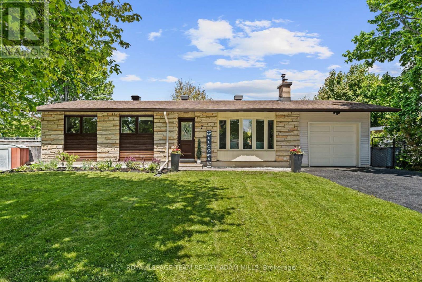 7 ELTERWATER AVENUE, Ottawa, Ontario