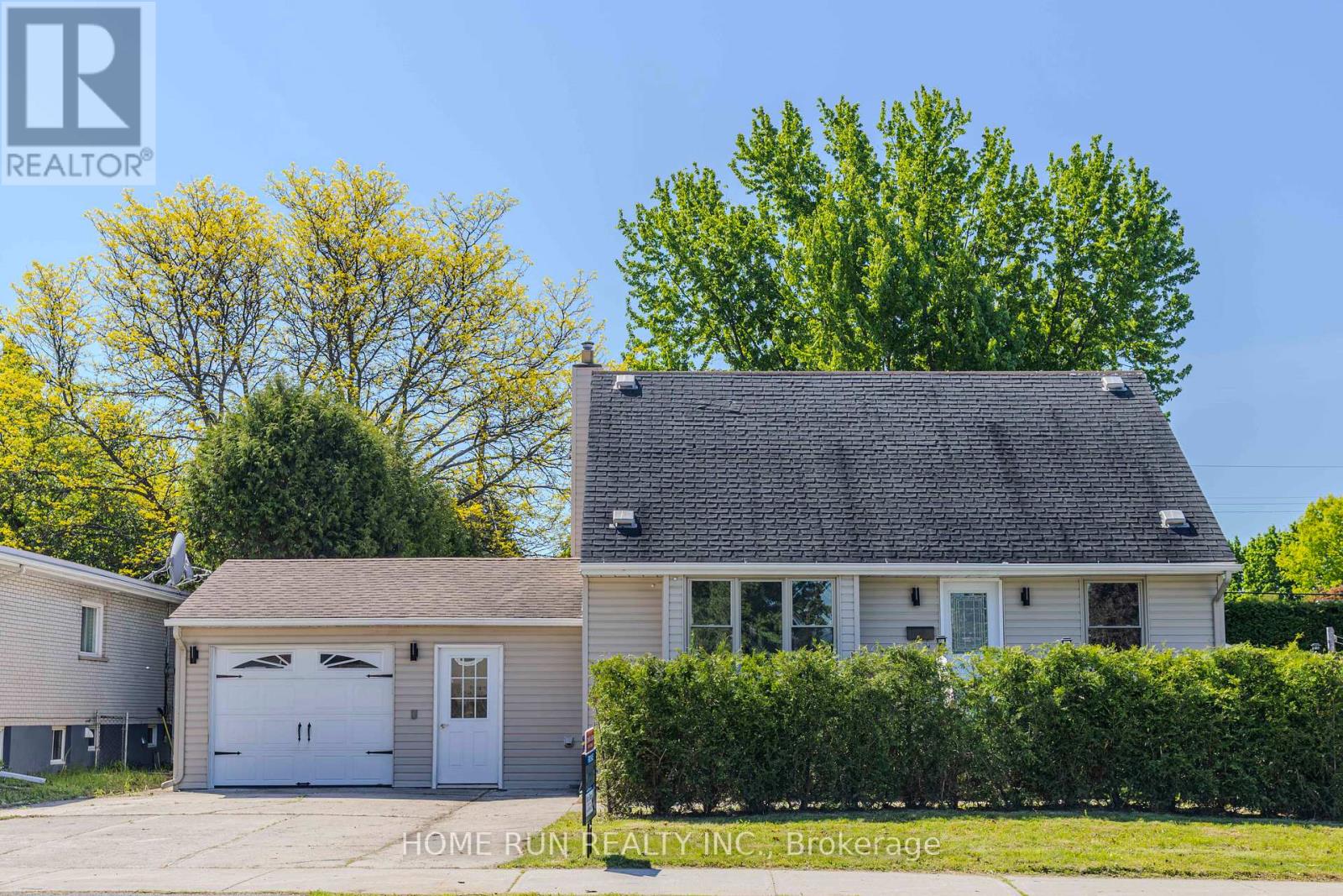 92 MEADOWLANDS DRIVE, Ottawa, Ontario
