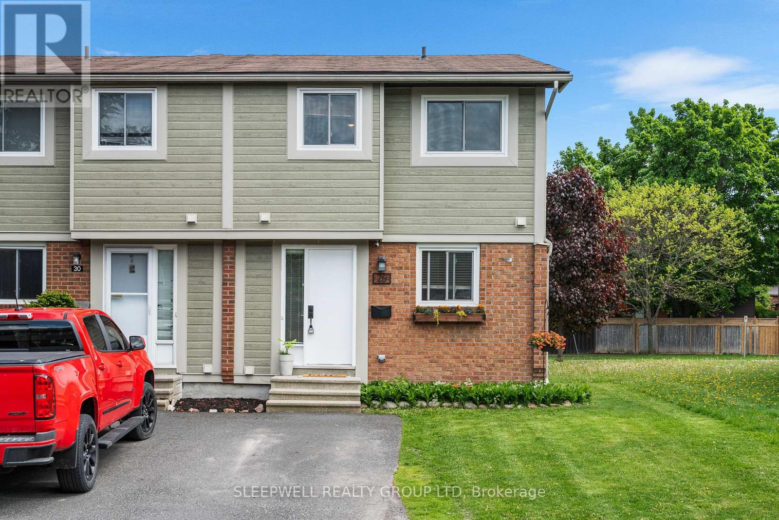 82 - 28 BARROW CRESCENT, Ottawa, Ontario