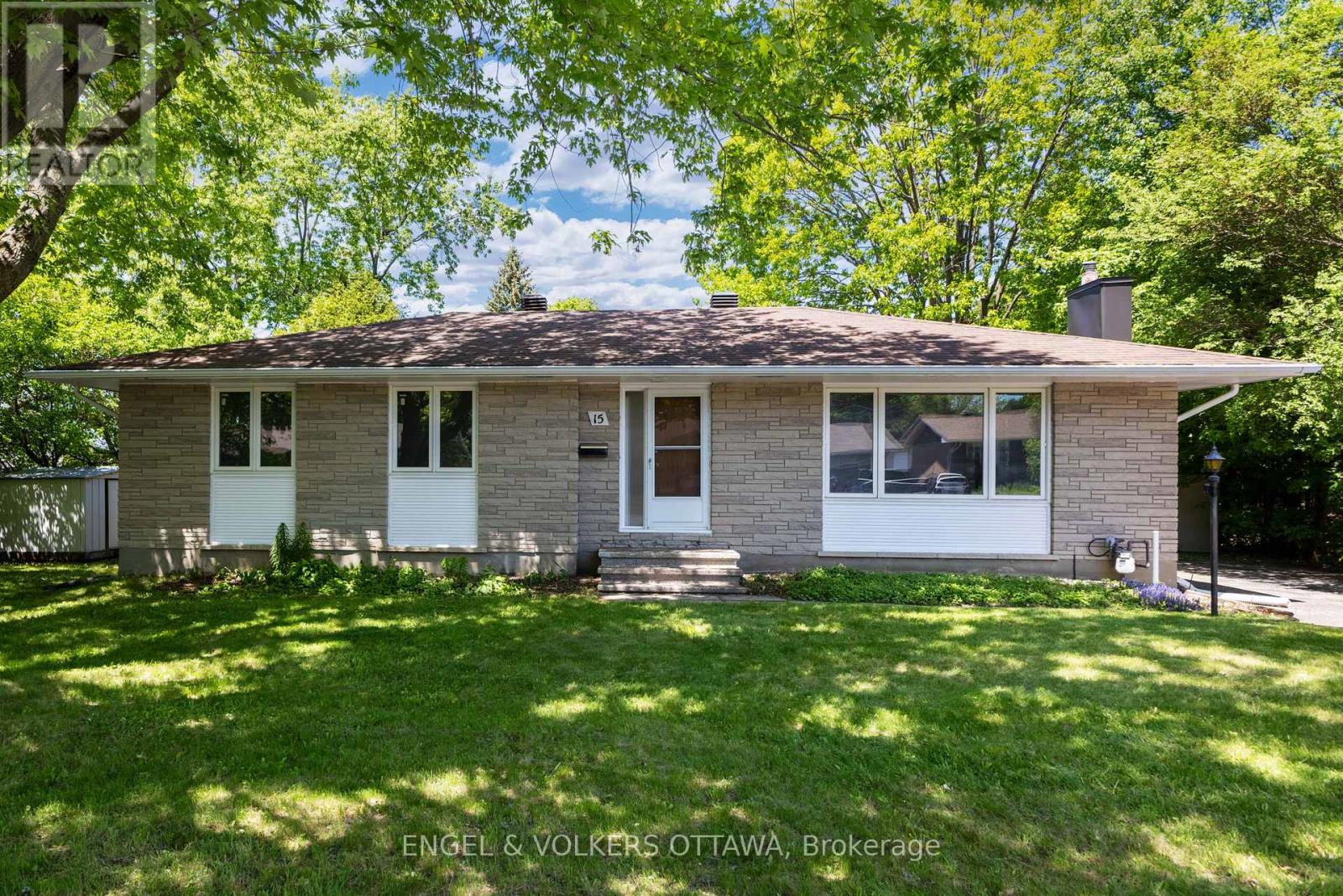 15 MAJESTIC DRIVE, Ottawa, Ontario