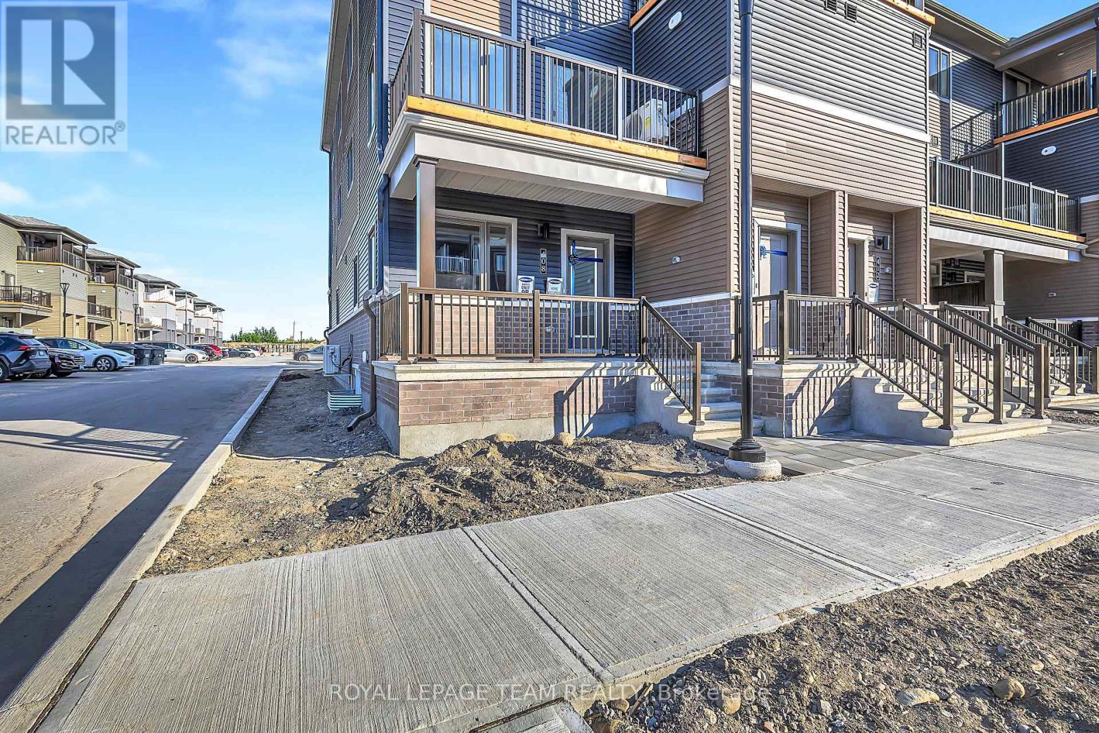 408 LILLIAN FREIMAN PRIVATE, Ottawa, Ontario