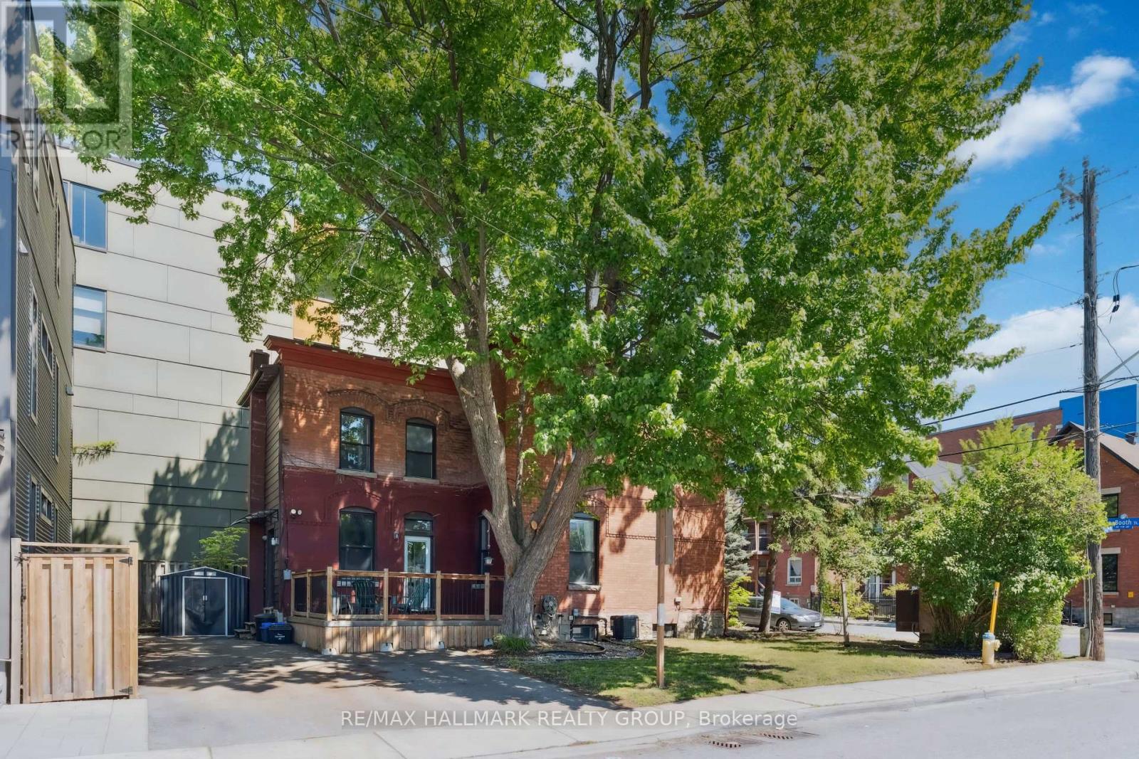 322 BOOTH STREET, Ottawa, Ontario