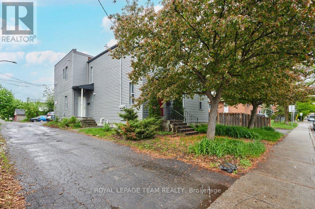 62 LAUREL STREET, Ottawa, Ontario