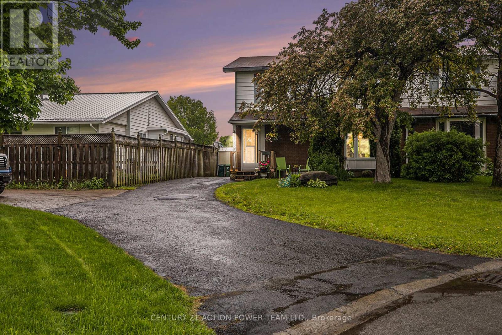 1829 CLOVERLAWN CRESCENT, Ottawa, Ontario