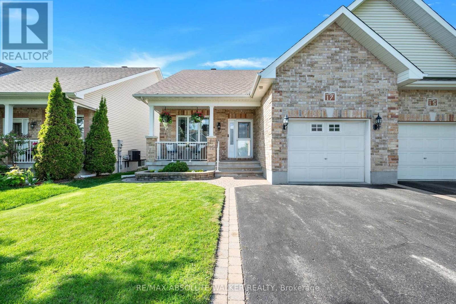 17 GASLIGHT WAY, Russell, Ontario