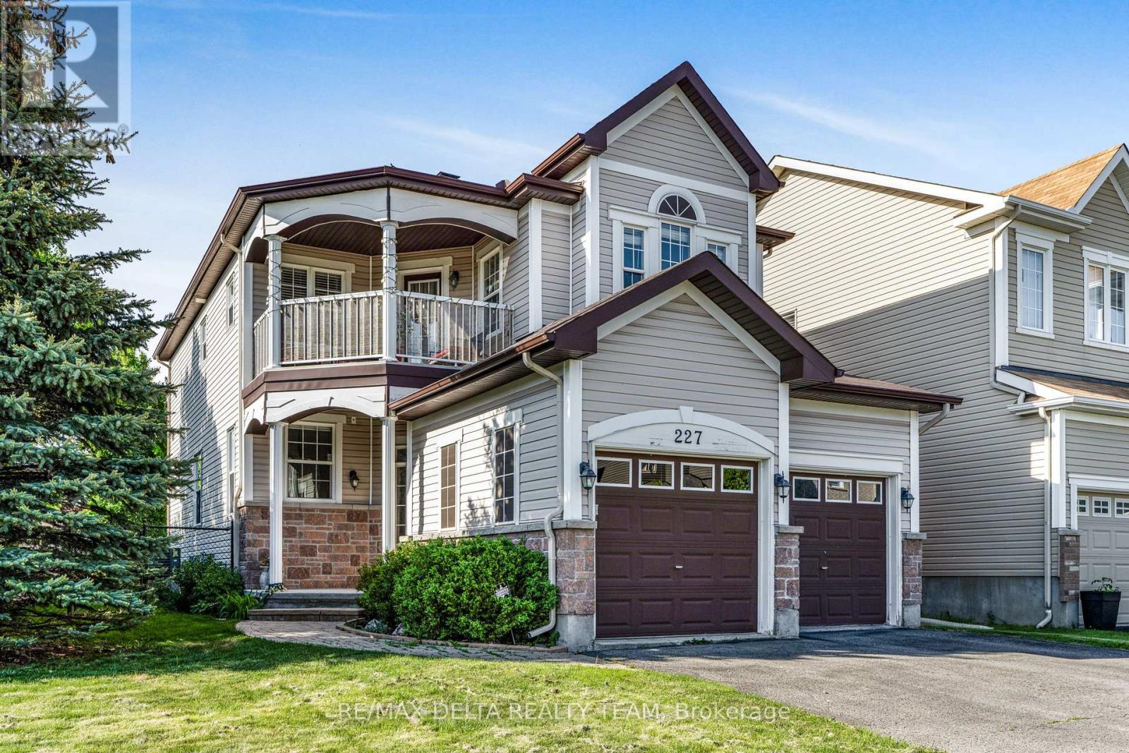227 HILLPARK HIGH STREET, Ottawa, Ontario