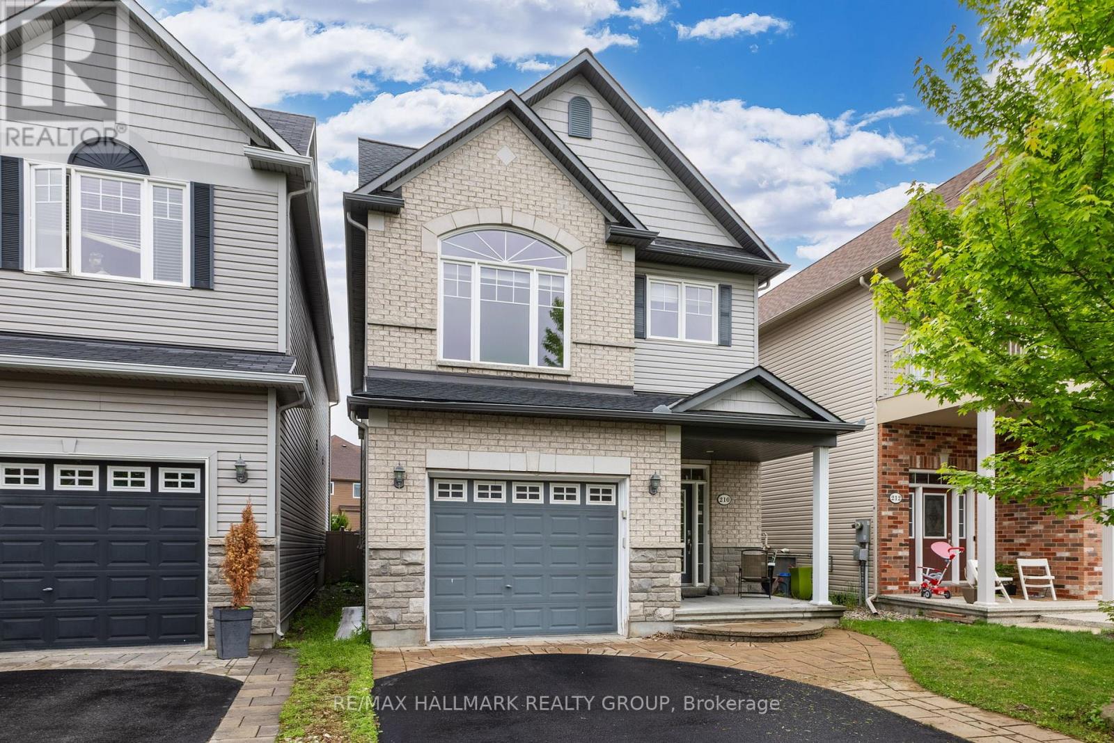 210 BROXBURN CRESCENT, Ottawa, Ontario