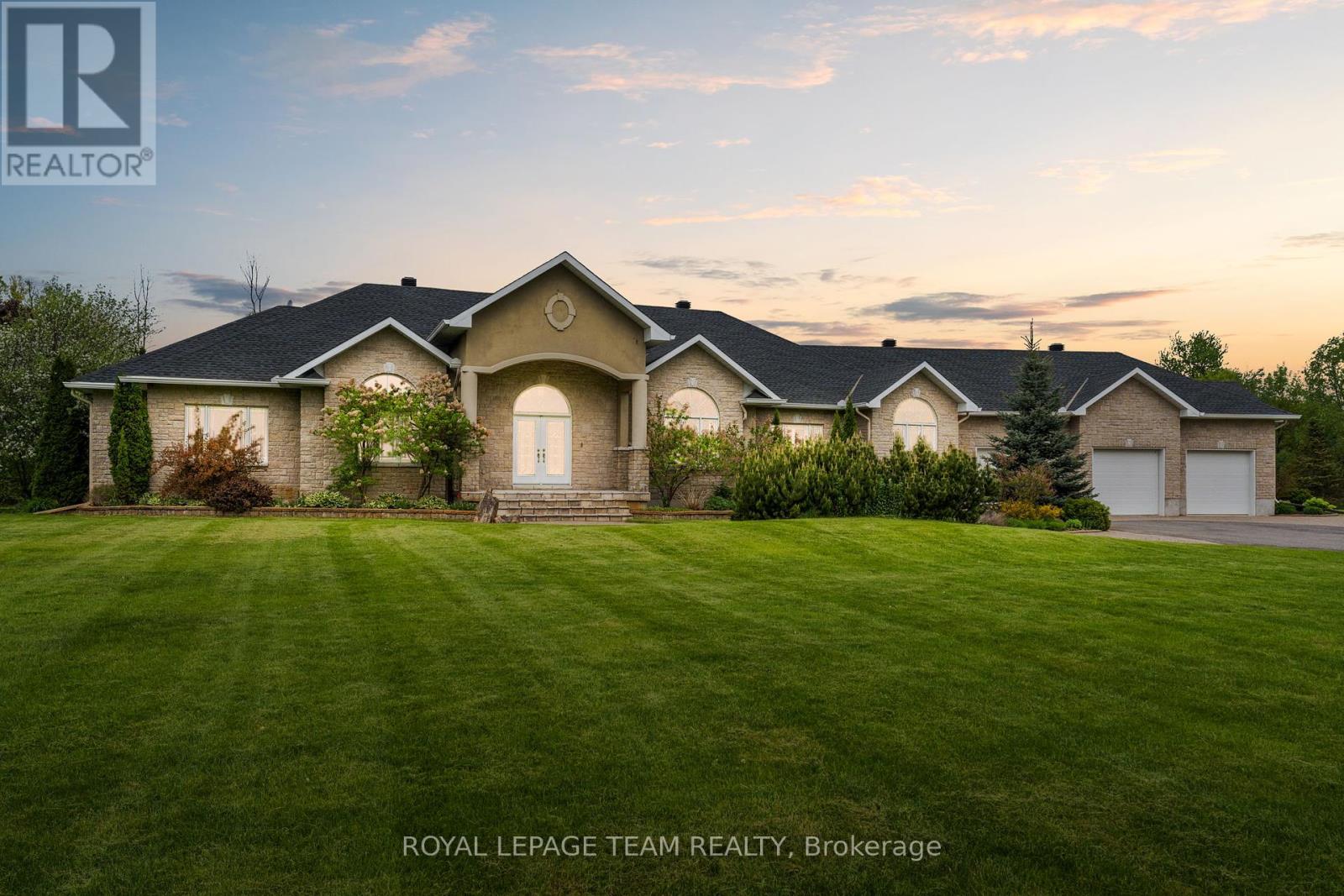 5737 STUEWE DRIVE, Ottawa, Ontario