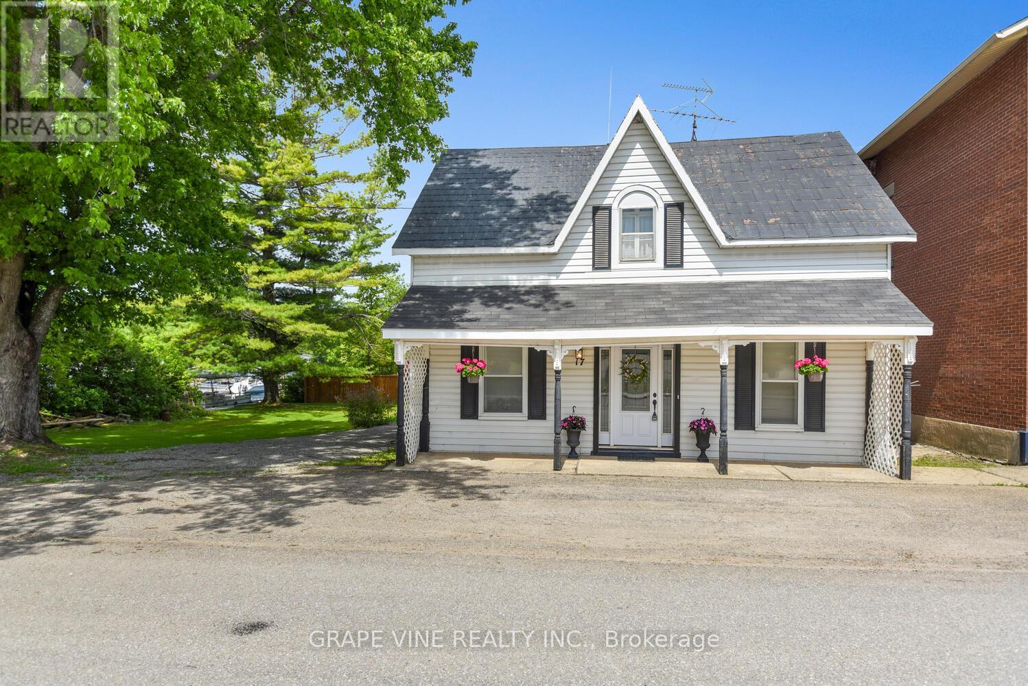 17 WATER STREET W, Rideau Lakes, Ontario