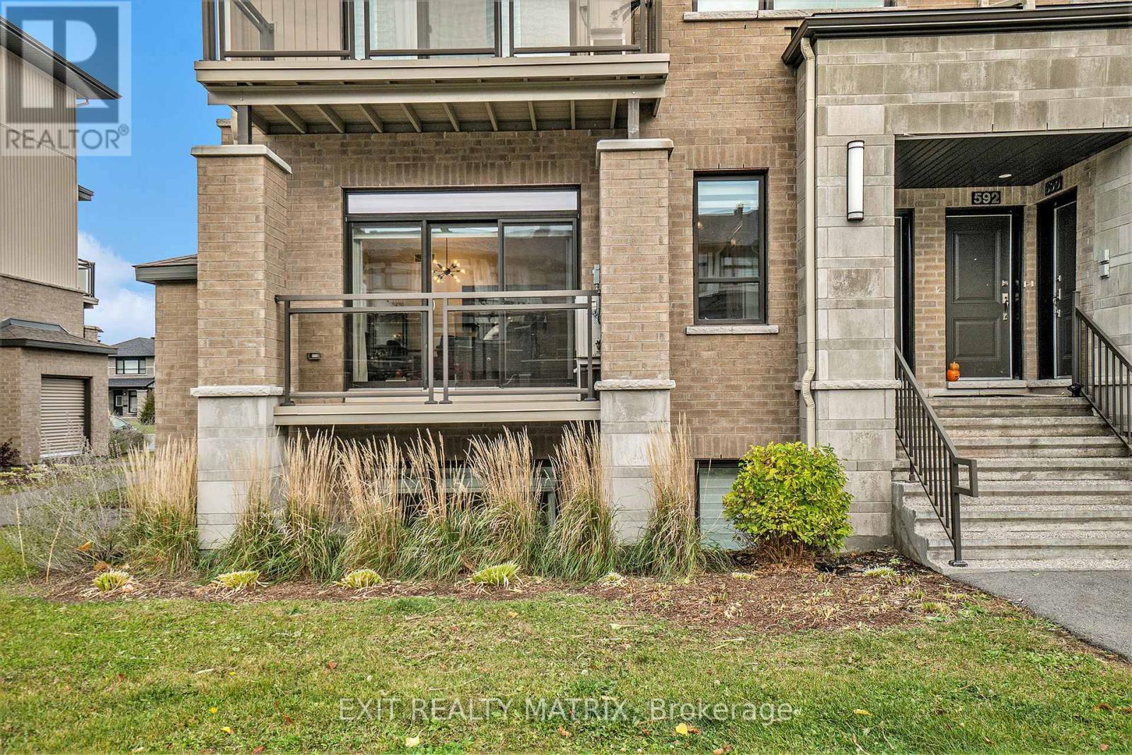 596 COMPASS STREET, Ottawa, Ontario