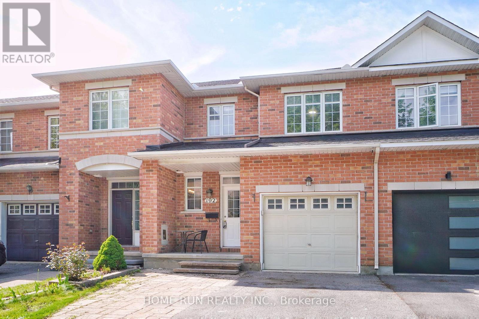 192 DEERCROFT AVENUE, Ottawa, Ontario