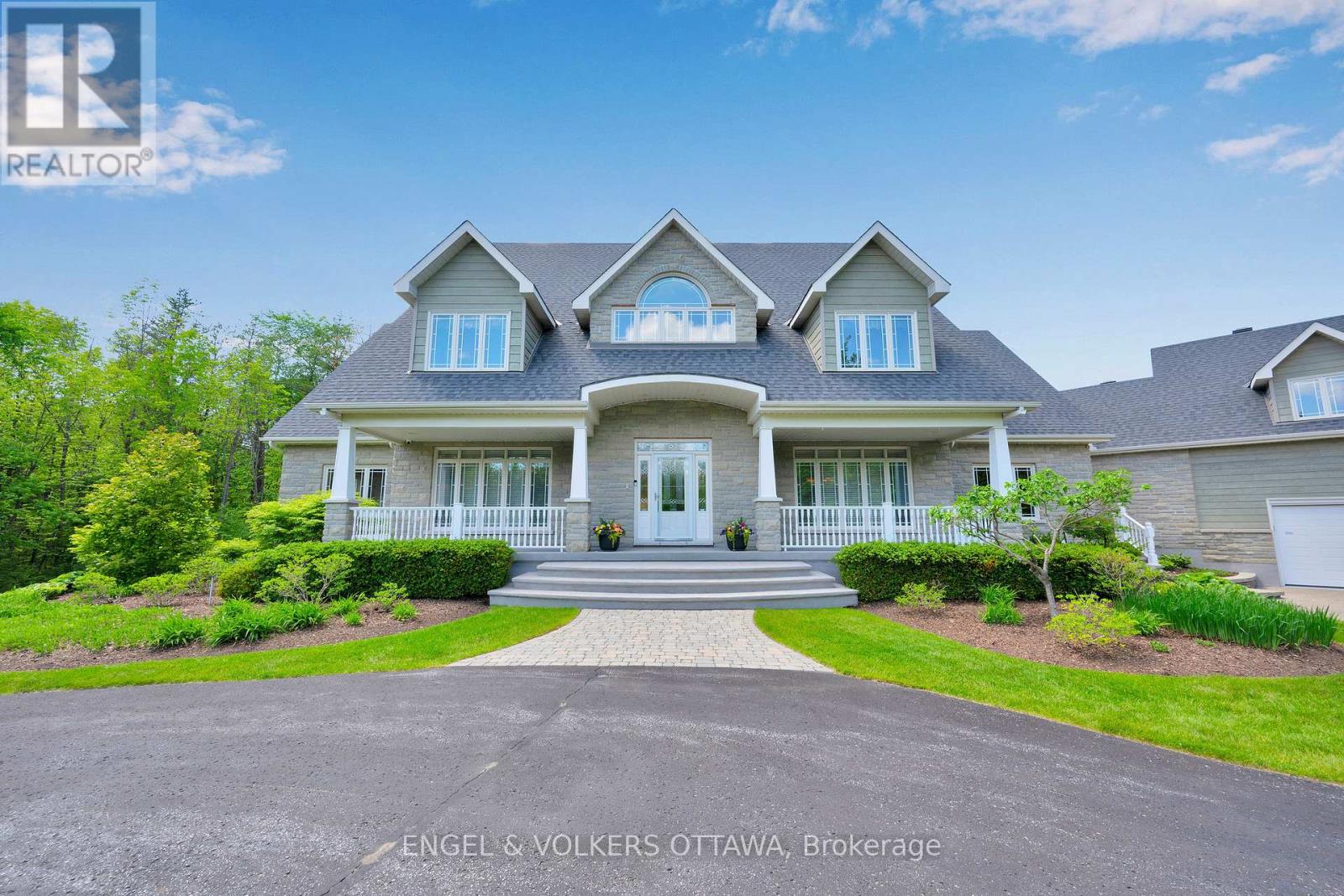18 FORESTGROVE DRIVE, Ottawa, Ontario
