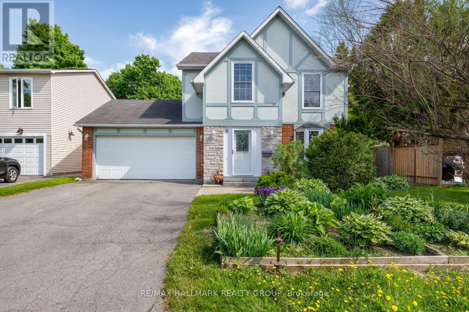 8 SCHARF LANE, Ottawa, Ontario
