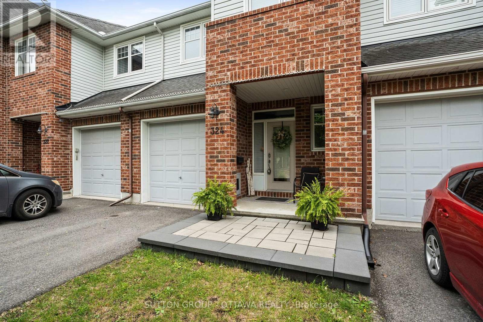 324 HORSESHOE CRESCENT E, Ottawa, Ontario