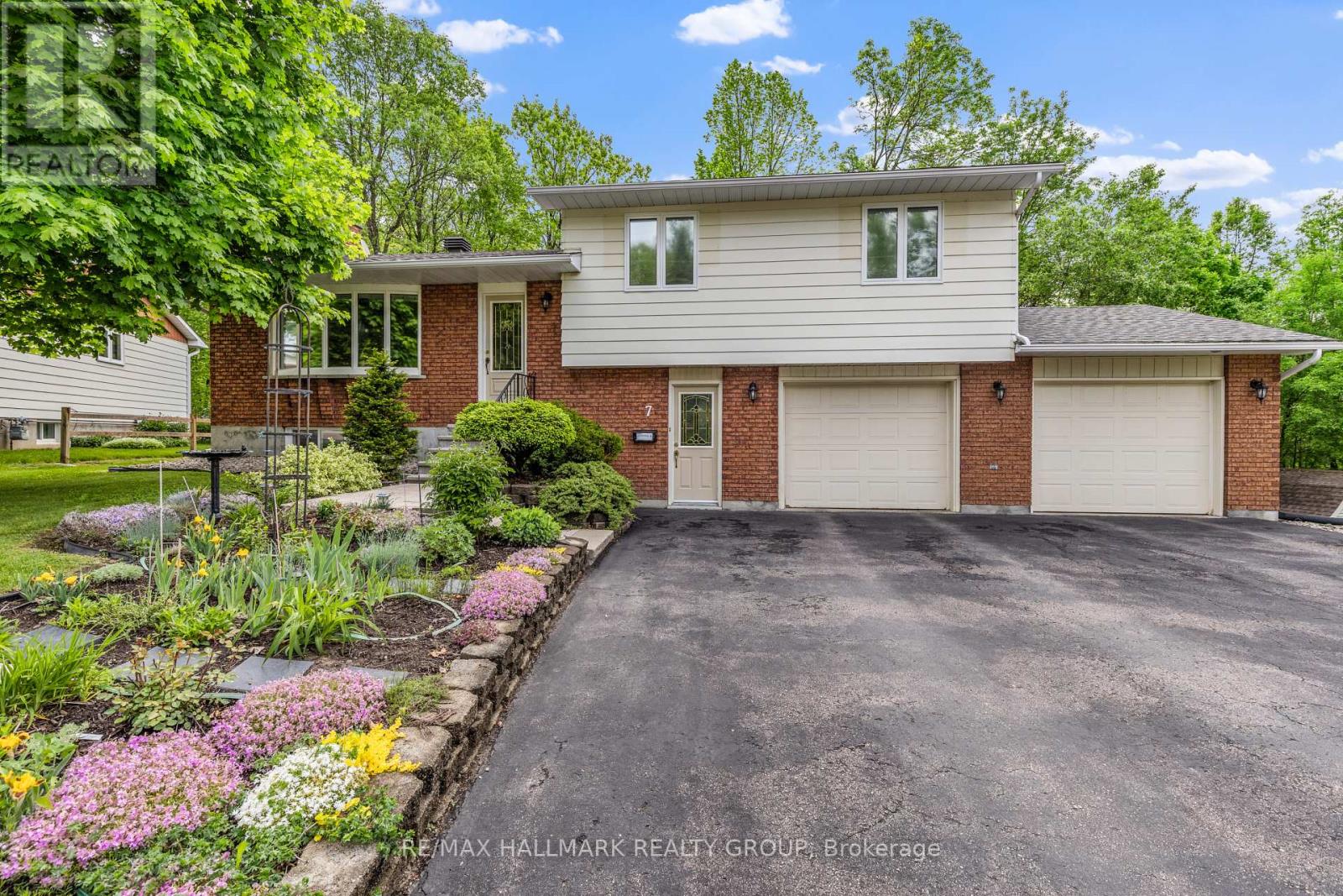 7 INDIAN COURT, Laurentian Valley, Ontario