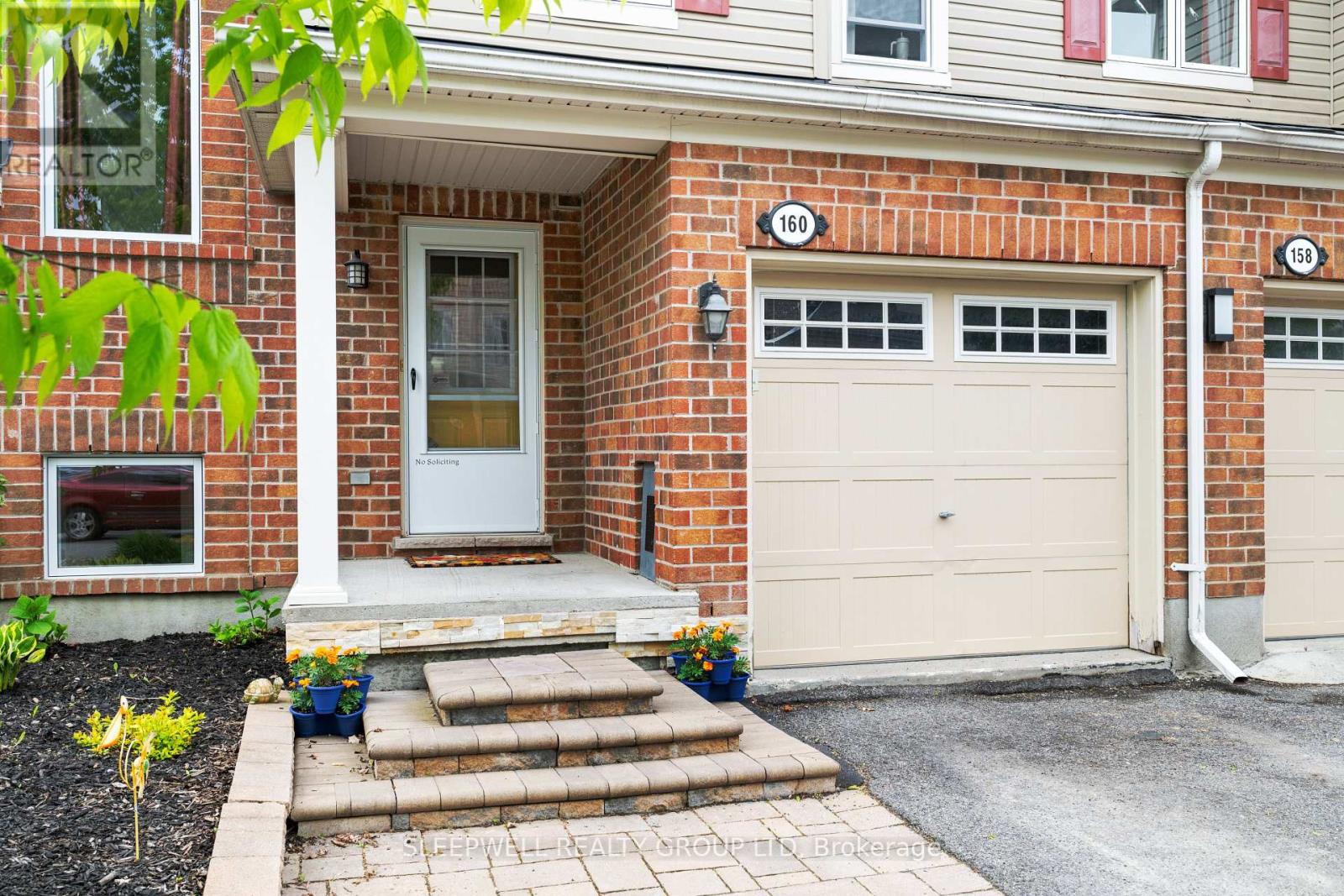 160 HARMATTAN AVENUE, Ottawa, Ontario