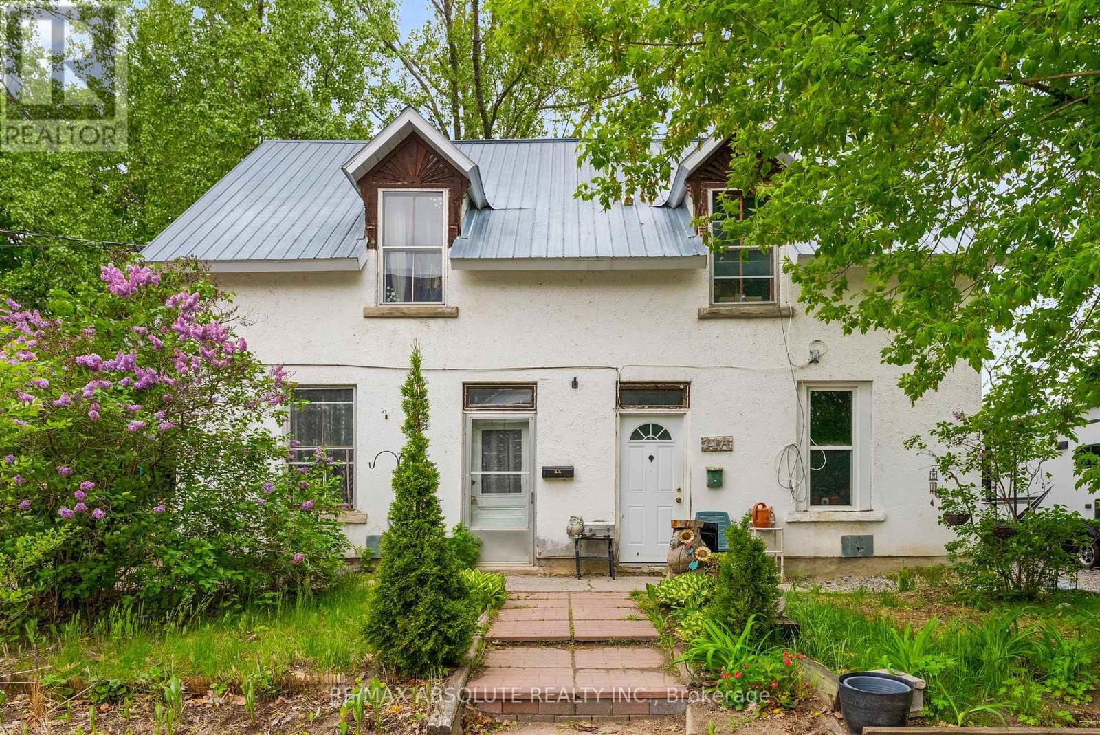 11 LAKE STREET, Arnprior, Ontario