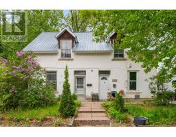 11 LAKE STREET, Arnprior, Ontario