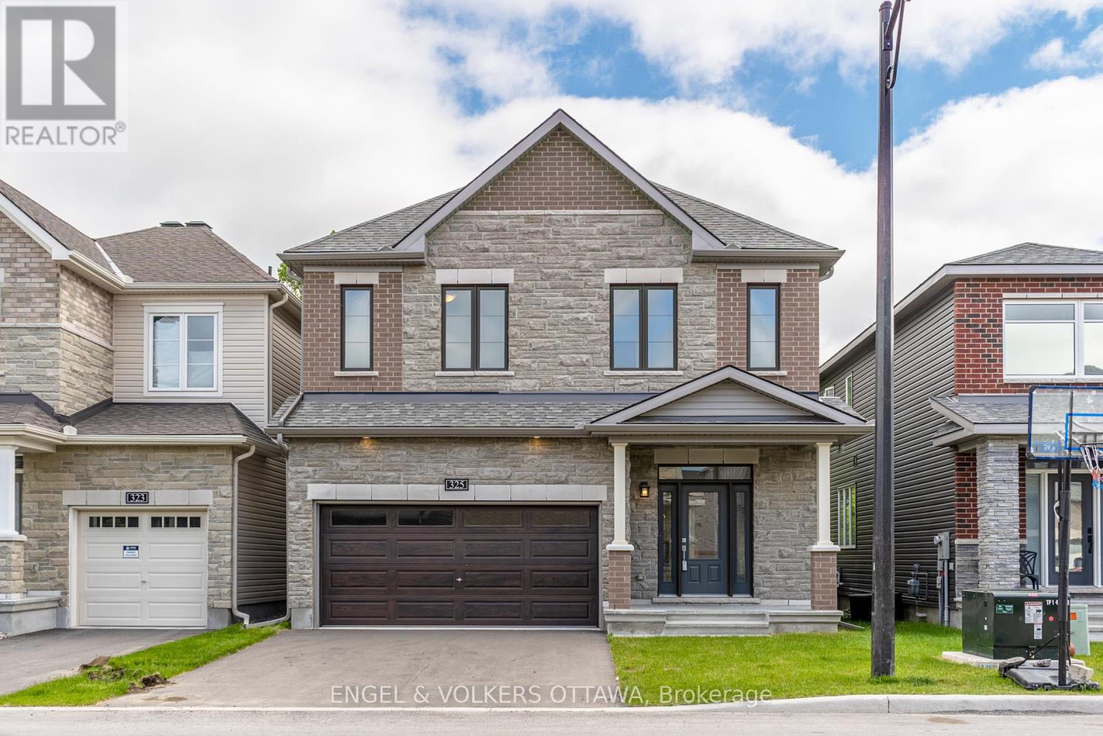 325 ELSIE MACGILL WALK, Ottawa, Ontario