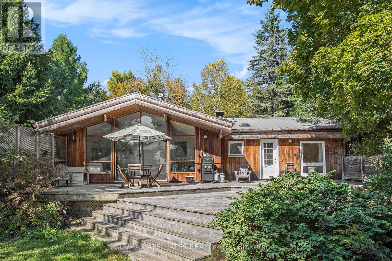 571 RIDEAU RIVER ROAD, Montague, Ontario