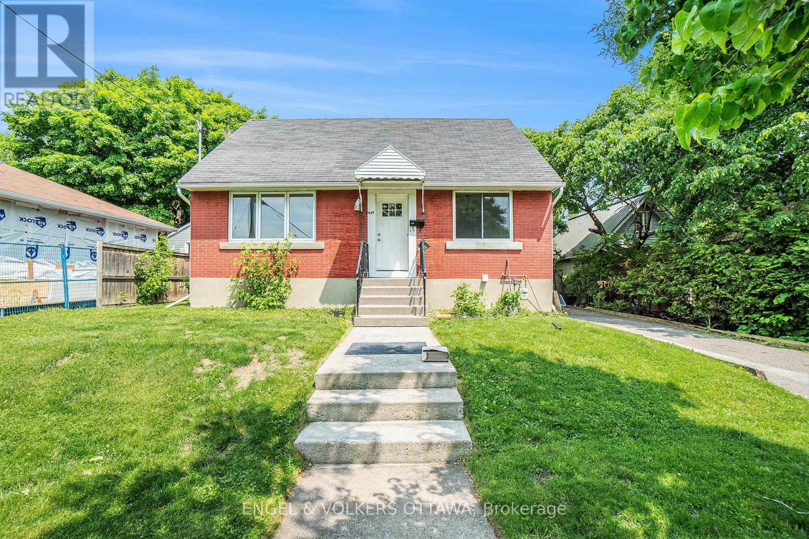 1687 GRASMERE CRESCENT, Ottawa, Ontario
