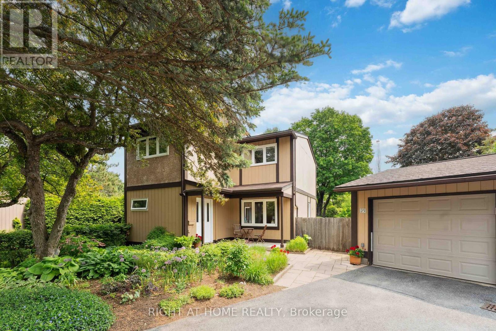 25 CHIMO DRIVE, Ottawa, Ontario