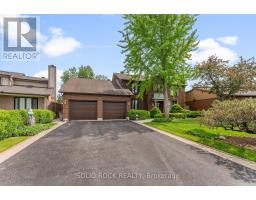18 ROYAL HUNT COURT, Ottawa, Ontario