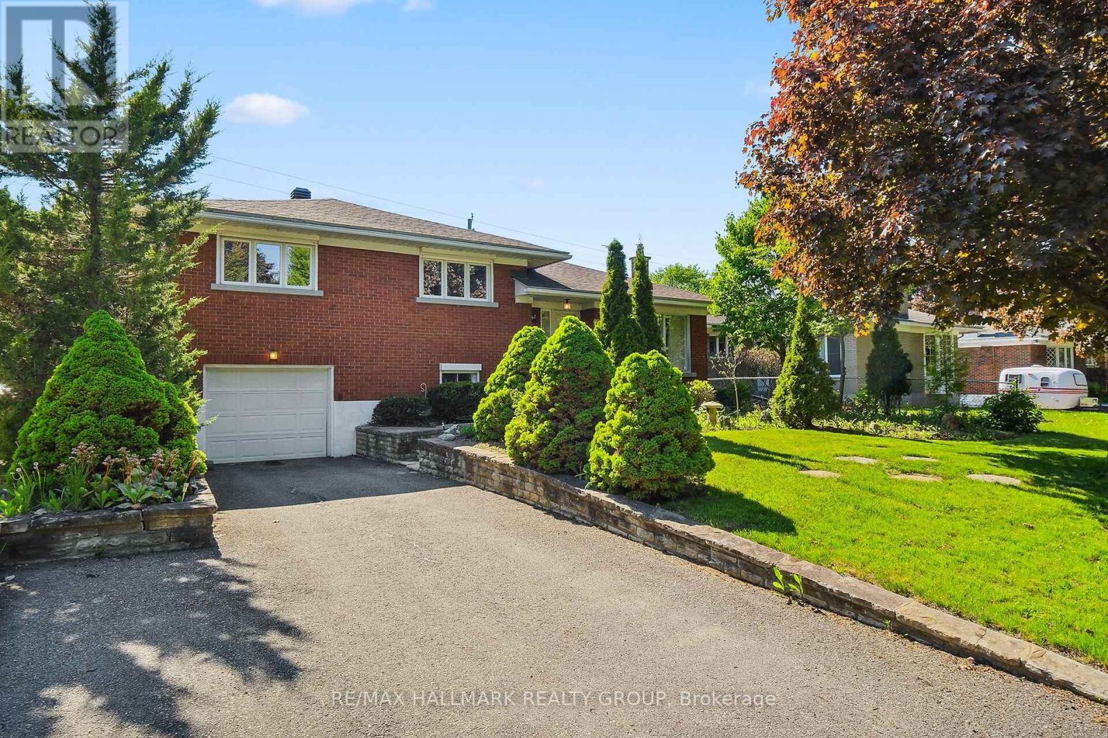 2042 DORVAL AVENUE, Ottawa, Ontario