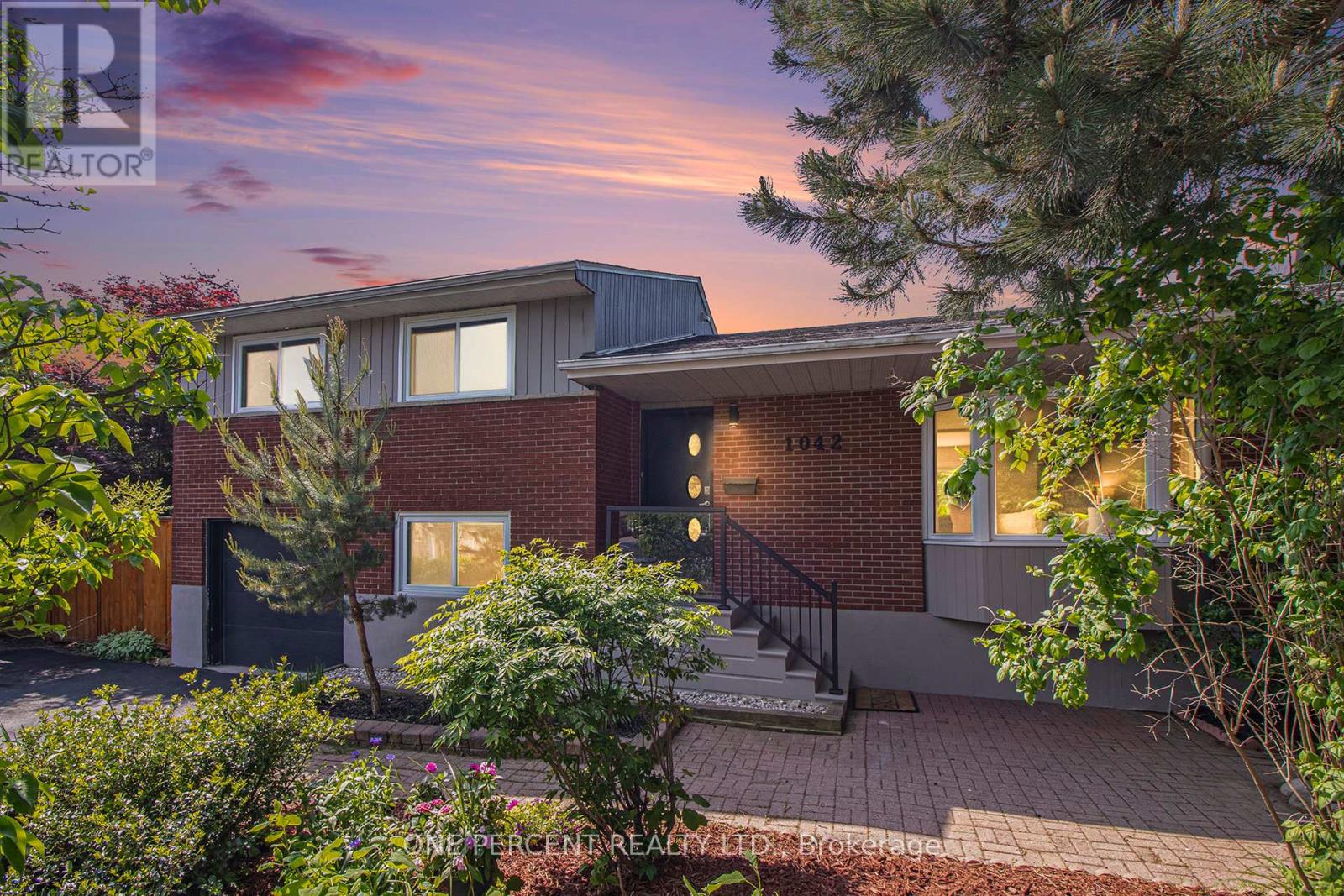 1042 HARKNESS AVENUE, Ottawa, Ontario