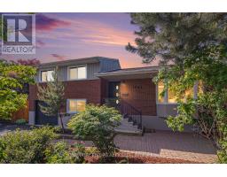 1042 HARKNESS AVENUE, Ottawa, Ontario